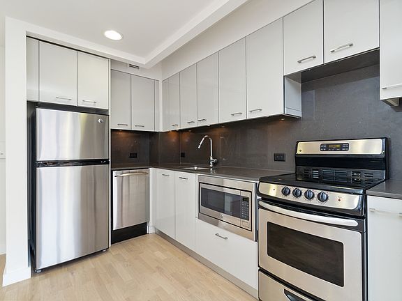 4th image of 3157 31st St APT 507