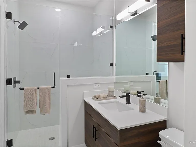 501 Coves Ln #2 — Photo 5