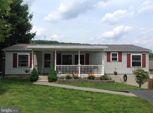 11 Mohnton Lawn Ct, Mohnton, PA 19540
