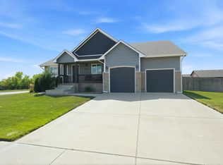 5279 N Pebblecreek St, Bel Aire, KS 67226