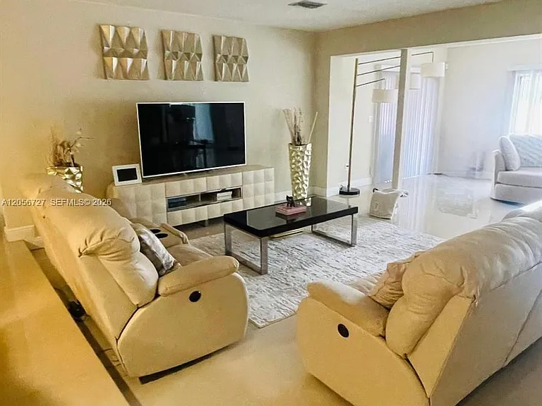 6790 SW 10th Ct — Photo 4