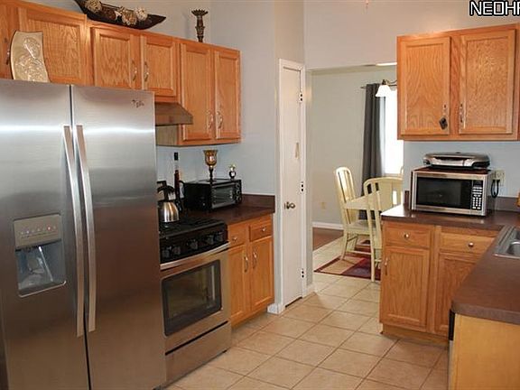 3rd image of 35450 Glen Dr