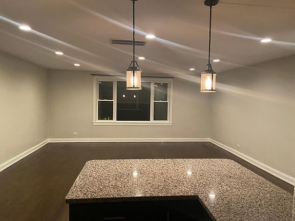 4th image of 5654 N Talman Ave #2