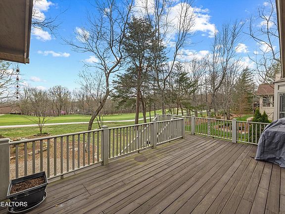 3rd image of 135 Stonewood Dr