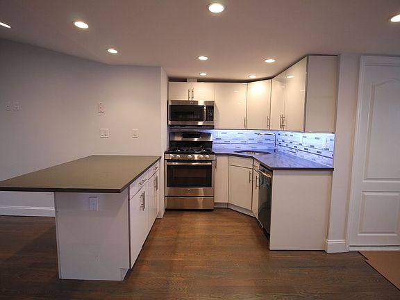 4th image of 59 7th Ave #7
