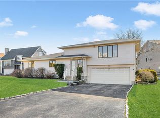 5 Wilderness Dr, Narragansett, RI 02882