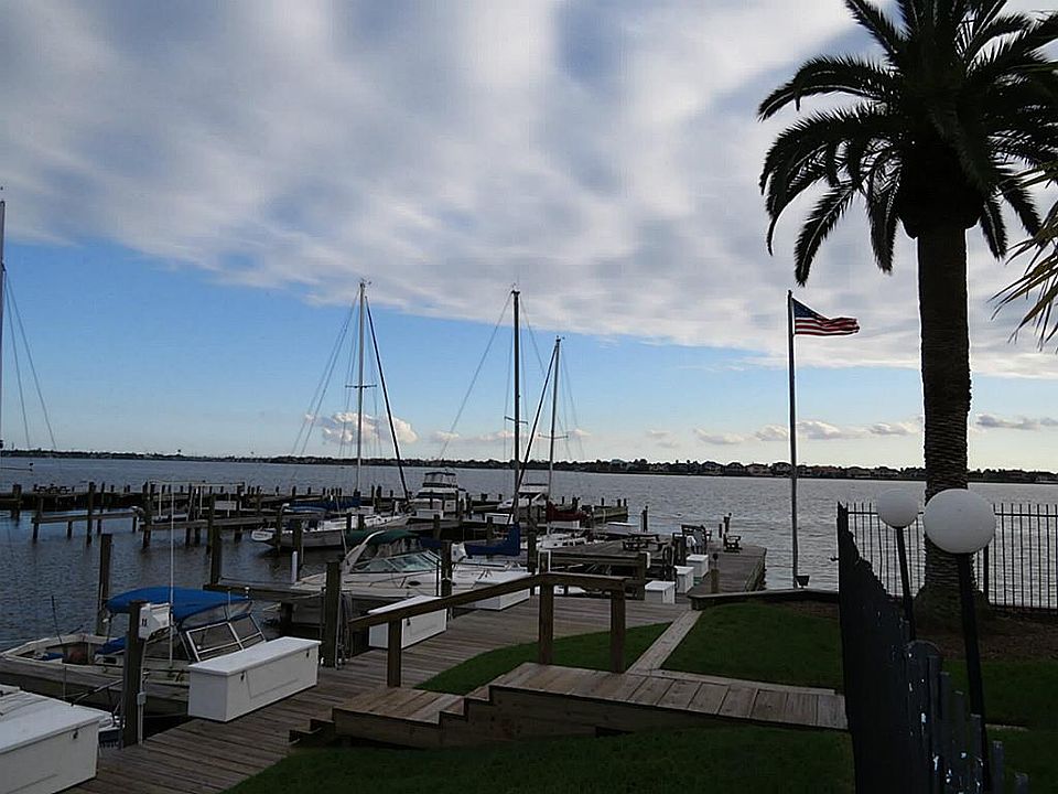 1st image of 109 Yacht Club Ln #109