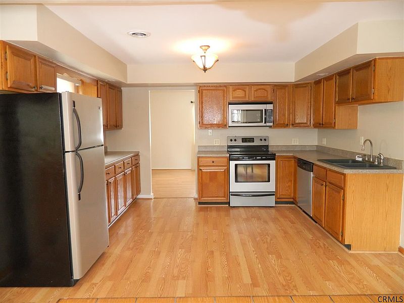 2nd image of 274 MARYLAND Avenue