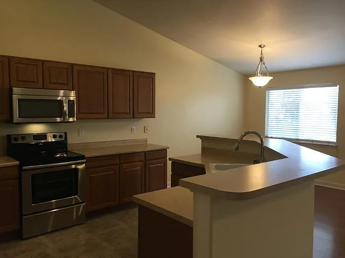 5602 Vermillion Bluffs Dr — Photo 6