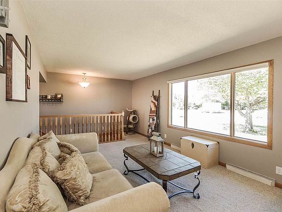 3rd image of 2204 E Bremer Ave