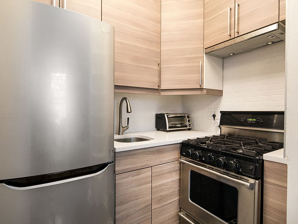1st image of 419 W 47th St APT D4