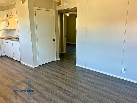 4th image of 302 Houston St #11296229