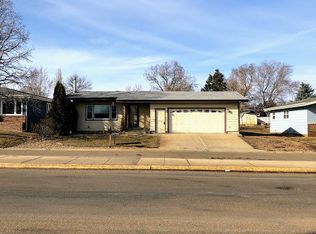 1534 12th St W, Dickinson, ND 58601