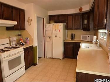 4th image of 6188 Elyria Ave