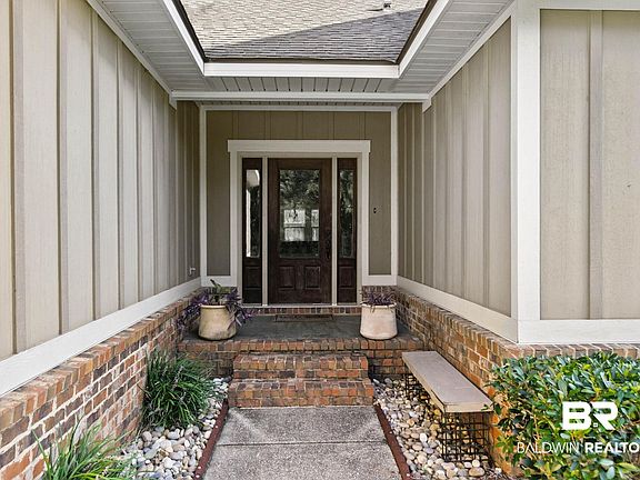 4th image of 8735 Bainbridge Dr