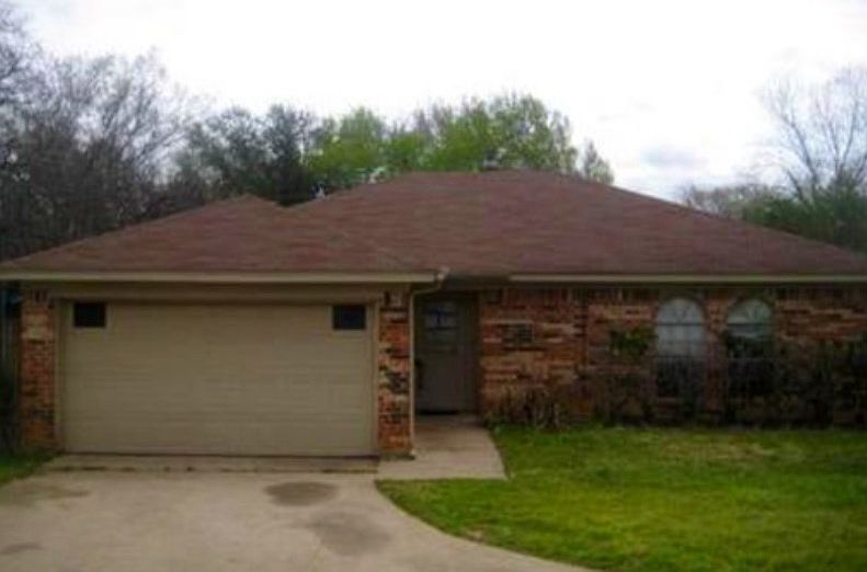 1st image of 2301 Oakside Dr
