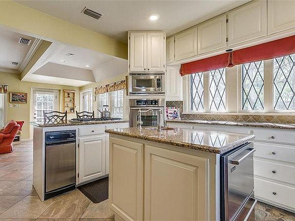 4th image of 3637 Bellaire Dr S