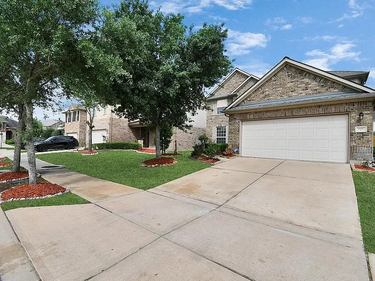6315 Bain Dr — Photo 3