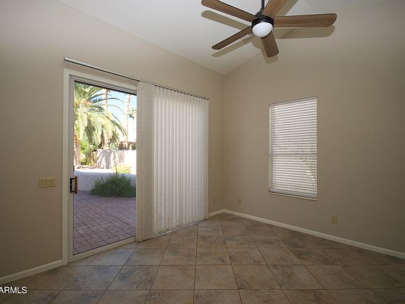 5th image of 450 W ELMWOOD Place