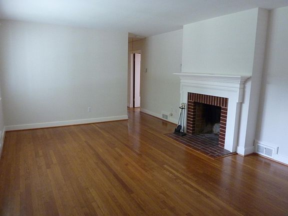 3rd image of 4702 Grove Ave