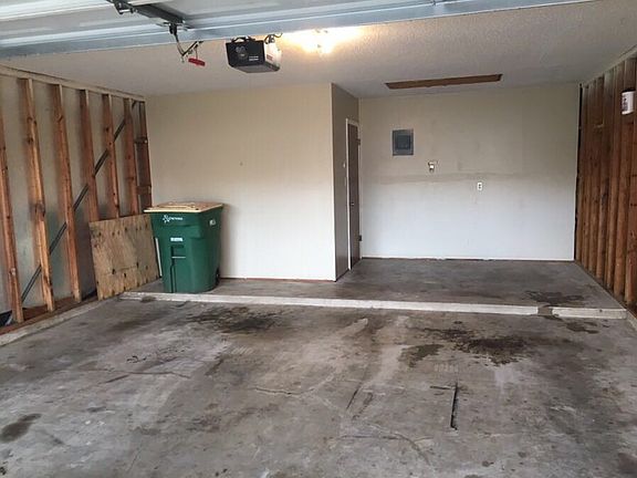 3rd image of 416 Waterford Dr