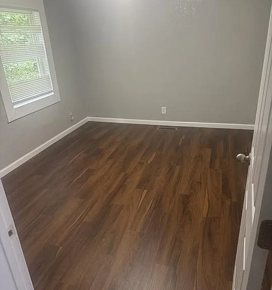 5705 Fountain Rd — Photo 2
