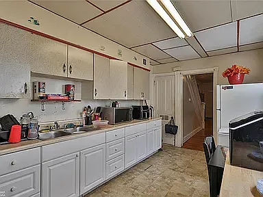 927 W Green St — Photo 7