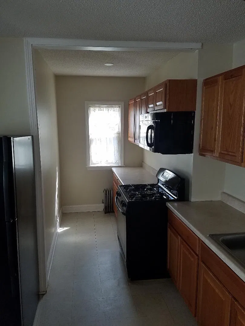 3 bed, 1080 sqft, $2,000 — Photo 2