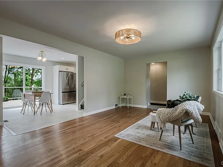 8 Terrace Hill Dr — Photo 16