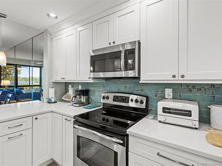 6082 SE Landing Way #7 — Photo 7