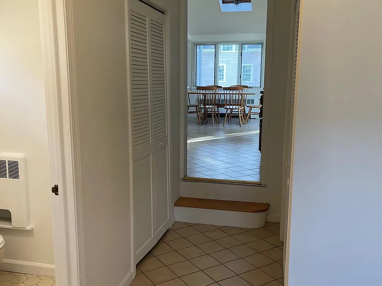 55 Overshores Dr W — Photo 12