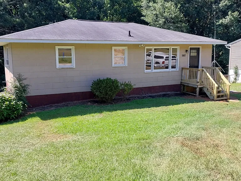 560 Owens Dr — Photo 1