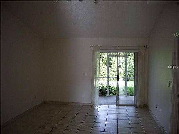 3rd image of 447 Country Wood Cir