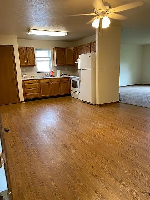 3 bed, 1710 sqft, $1,750 — Photo 3