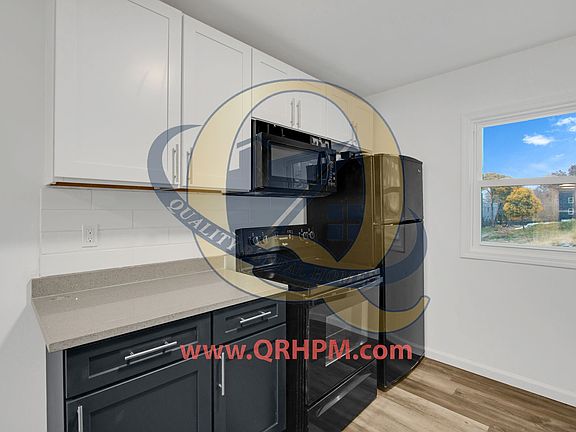 4th image of 352 Bradley Ave #B