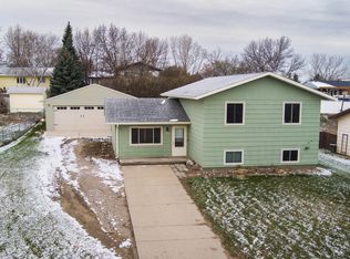 19 Stanley Dr, Bismarck, ND 58504