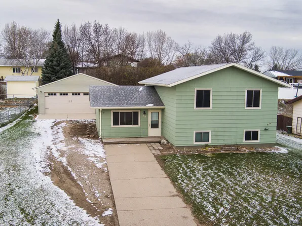 19 Stanley Dr, Bismarck, ND 58504