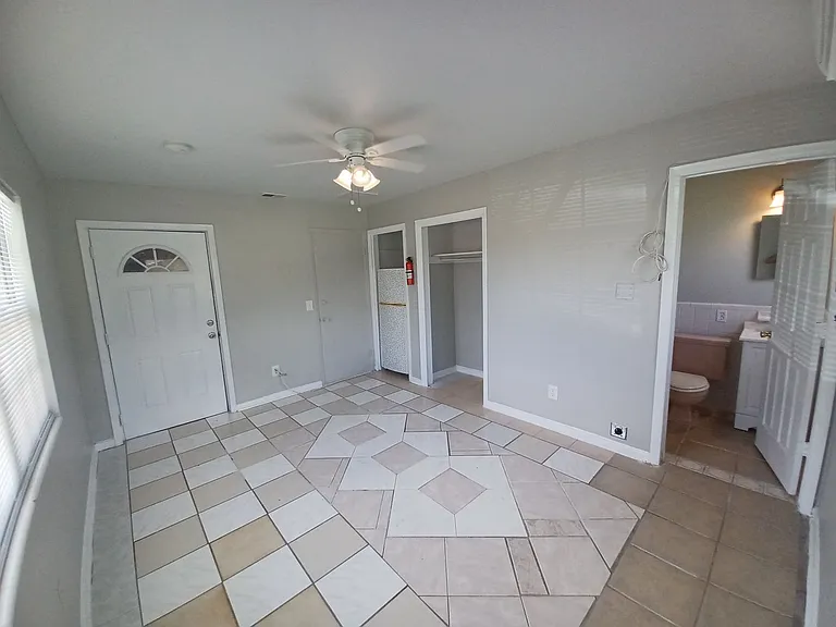 4970 Vincennes St — Photo 11