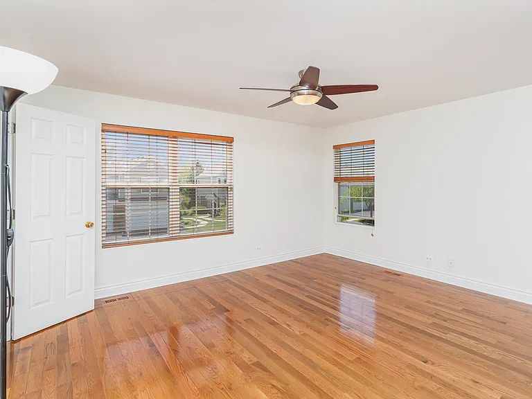 593 Springbrook Trl N — Photo 6