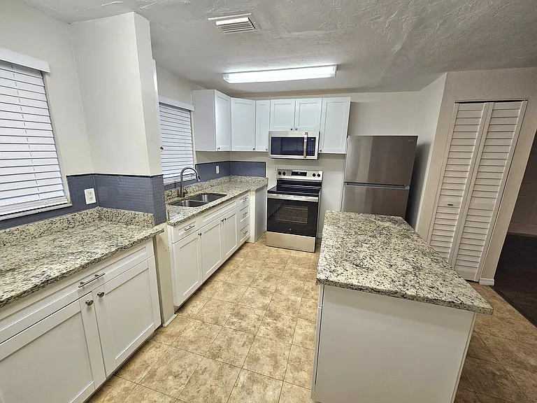 2100 Barker Blvd — Photo 9