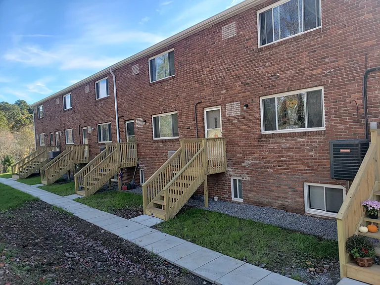 Hampshire Estates Apartments and Self Storage — Photo 27