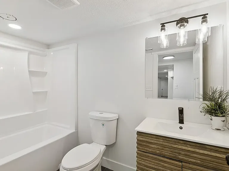 155 W 800 N — Photo 5