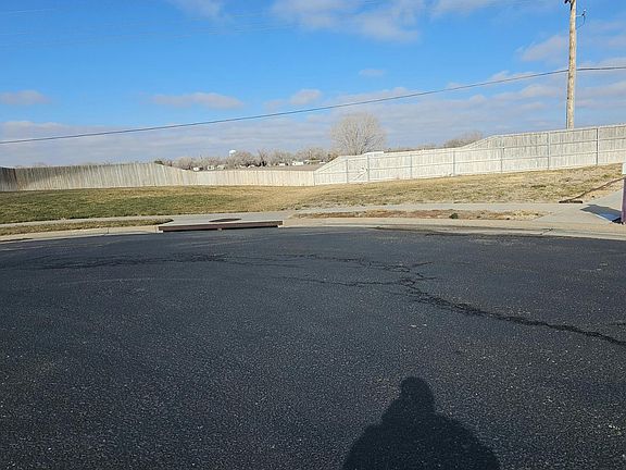 5th image of 7301 Topeka Dr