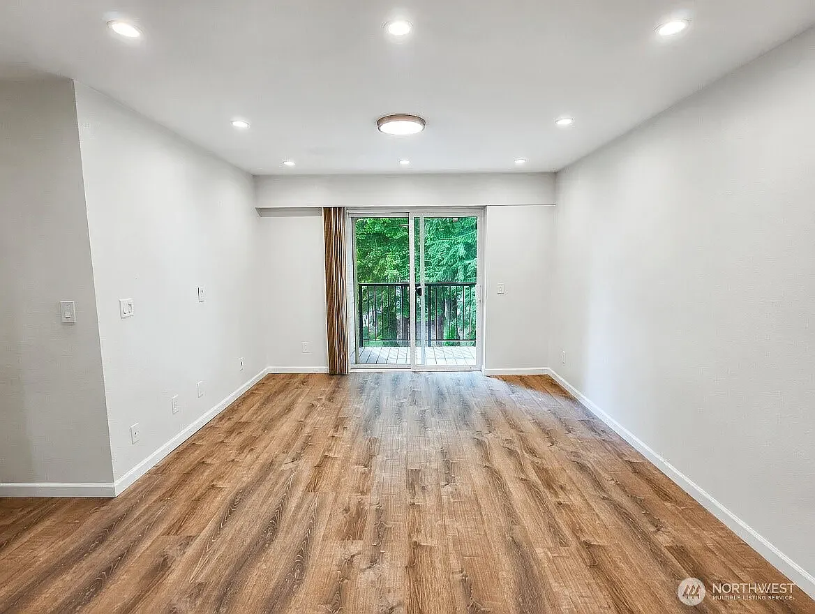 2 bed, 955 sqft, $2,049 — Photo 1
