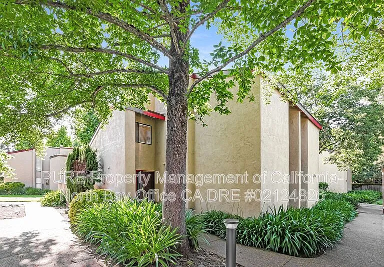 42 Redwood Ct — Photo 1