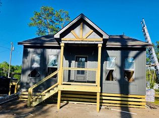 610 10th St W, Carrabelle, FL 32322