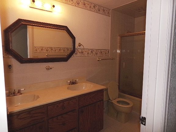 3rd image of 11714 Interlaaken Dr SW
