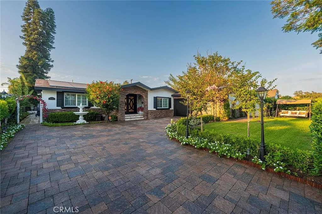 5 bed, 3.5 bath, 2567 sqft, $6,500 — Photo 3
