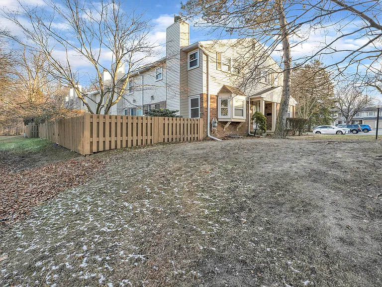 1592 Brentwood Dr — Photo 6
