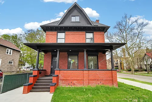 729 W 9th St Photo 1